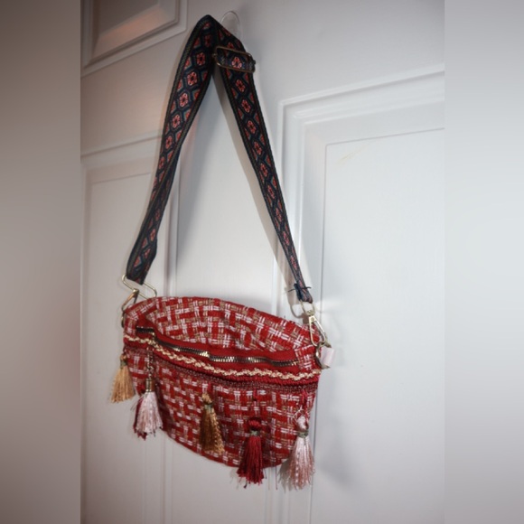 Stylish Beach Crossbody Hand Bags with Tassels - Picture 3 of 4